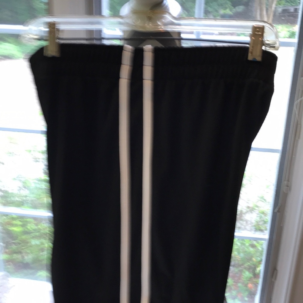 Black soft Capri with white trim. 90% polyester